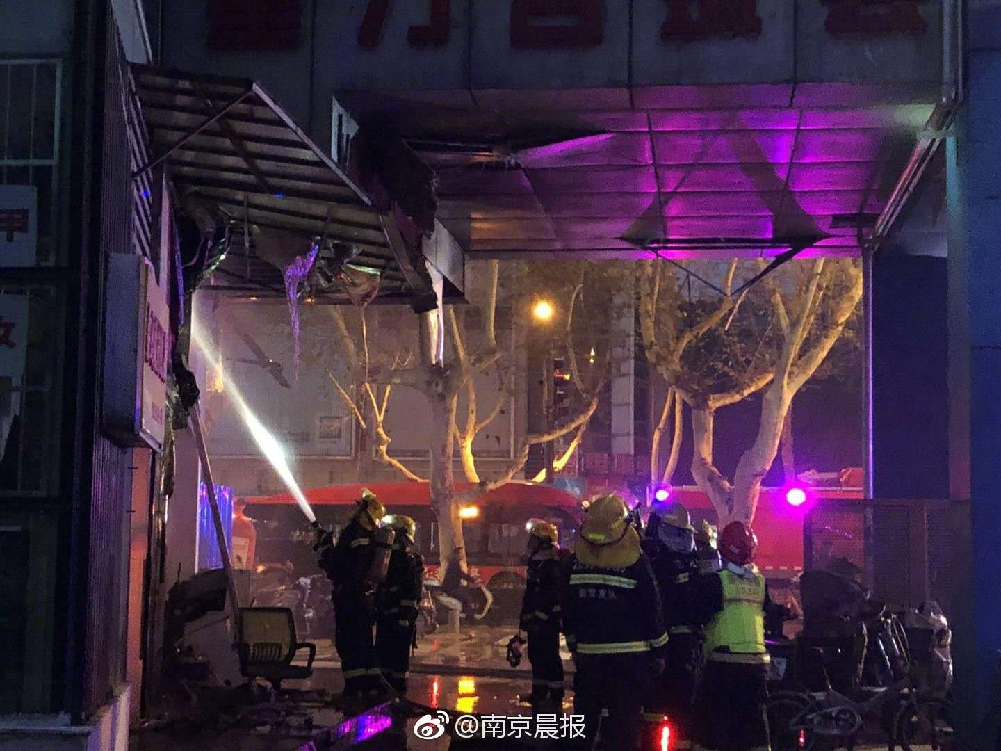 教孩子包粽子 传承民俗文化