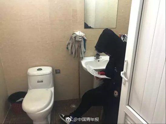 繁阳吴越钱氏宗族向繁昌图书馆捐献《钱氏宗谱》