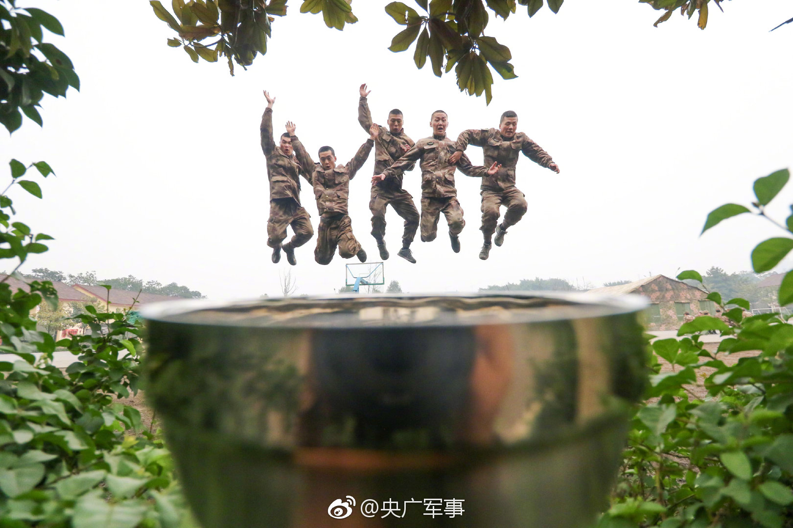 求同款！粉丝种草冰糖炖雪梨配骨传导耳机【数码&手机】风尚中国网
