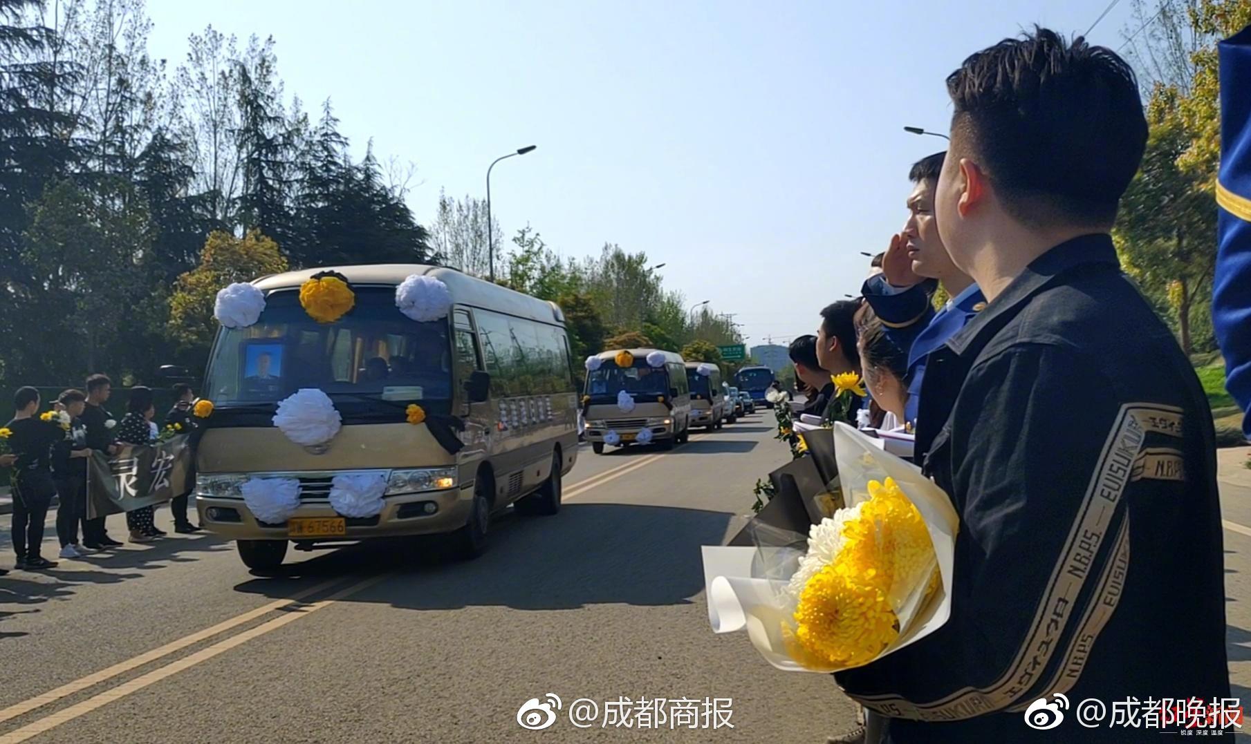 冷灌就是鲜！这款高品质生榨椰汁C位出道，称霸2024春节档！
