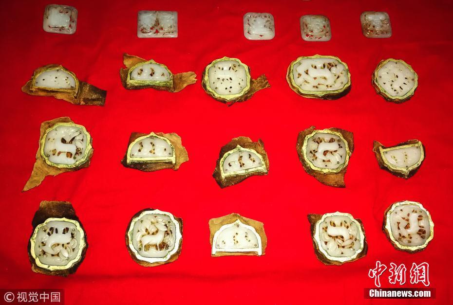 记者：阿莫林还需等待工作签证，可能下周才能带曼联完整训练
