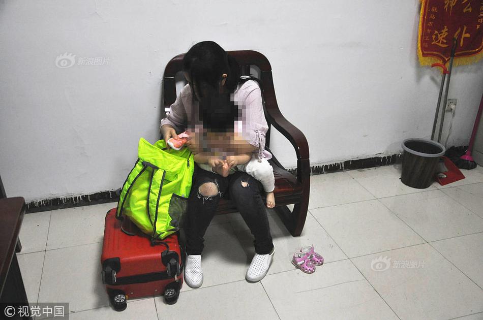 这后防！科尔维尔出球失误，萨卡打门被封堵马丁内利补射被扑