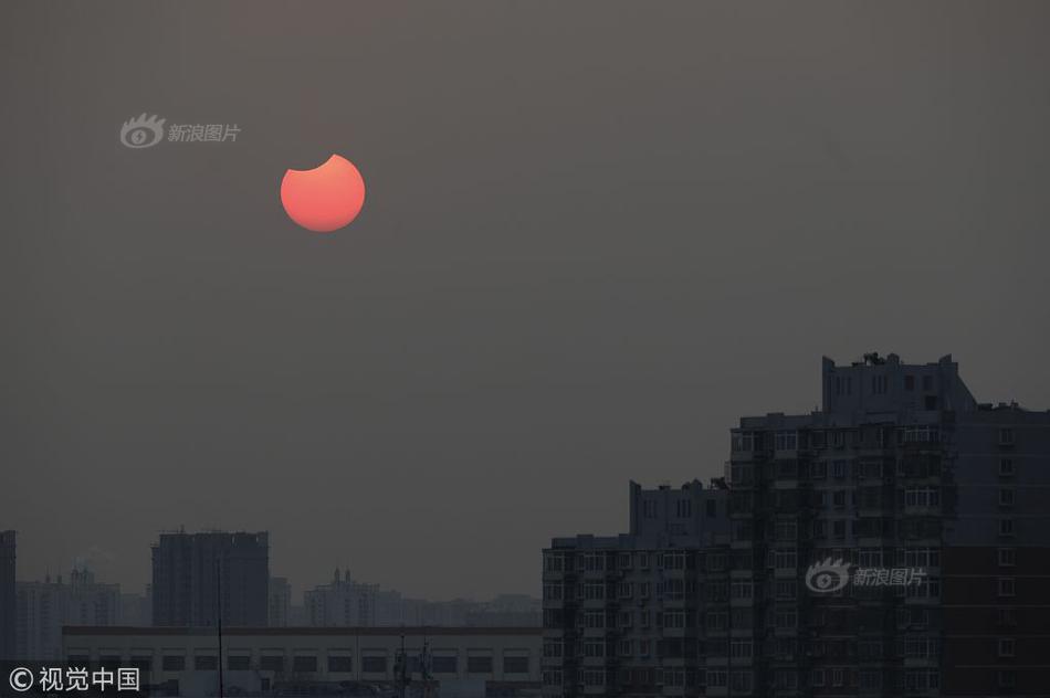 帕尔默、马杜埃凯阻止阿森纳发球，马杜埃凯吃到黄牌