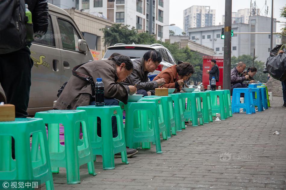 十六年火爆网，六重豪礼助实体！恭贺沃尔旺食品续约火爆网！