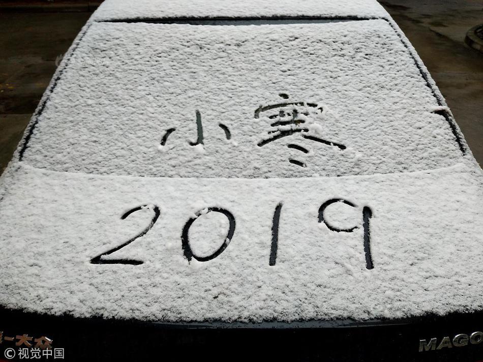 “80后”非遗传承人玩转葫芦雕画18年
