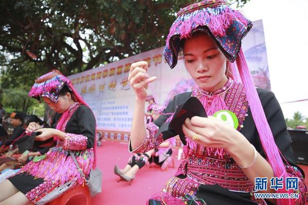 淮北“千年古集·焰火蒙村”庙会人气旺