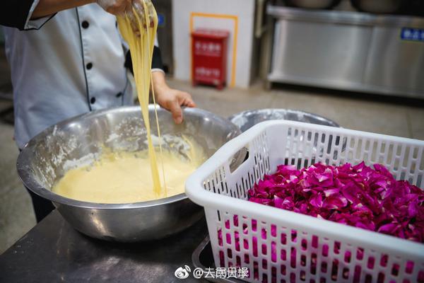 火爆十六年，豪礼同奋进！甄好食品，签约火爆食品网，携手同奋进！