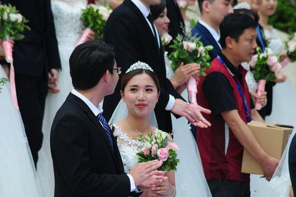 求同款！粉丝种草冰糖炖雪梨配骨传导耳机【数码&手机】风尚中国网