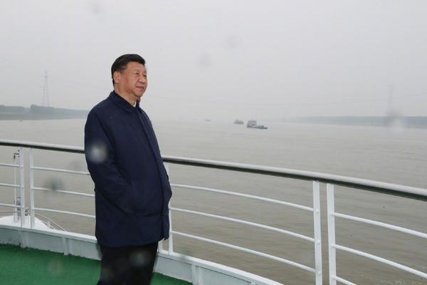 爆品齐发！站在果汁风口上，爱上引果汁饮料打爆品类，持续领跑市场！