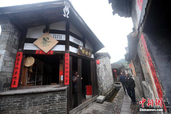阜阳市约请战斗英雄为师生叙述赤色故事
