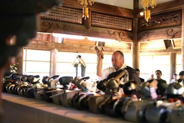 举行“敬老爱老从我做起”手抄报展览活动