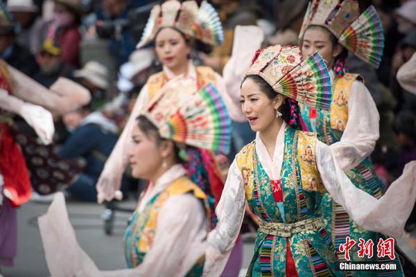 黄山市屯溪区大众大舞台唱响黄山“好声响”
