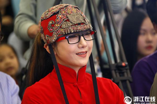 罐头可以喝，星典脆菠萝！会种还会卖，这款果汁真的很牛！