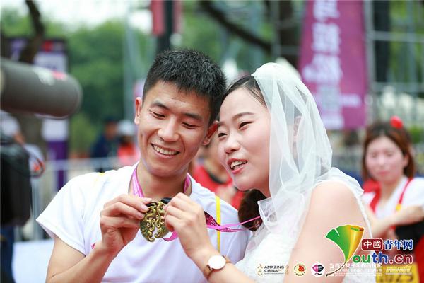 亮相即焦点！鹿暑计高端玻璃瓶果汁，专利瓶型实力“炸场”！