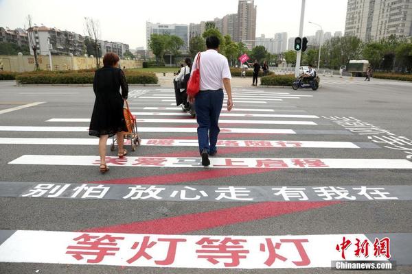 进了就神了！廷伯一条龙连过数人，射门偏出