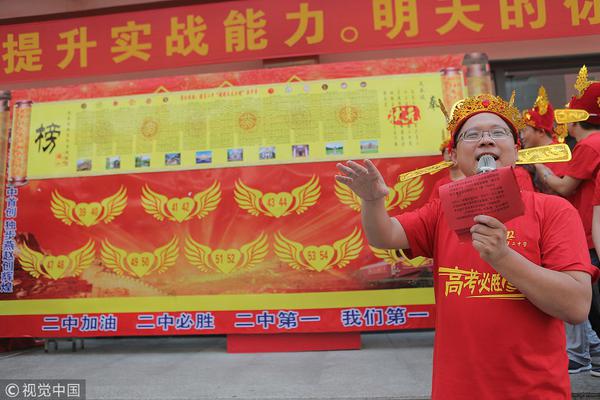 有失水准！帕尔默前场任意球，直接离谱打飞