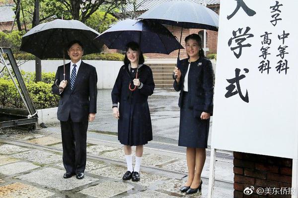 邓男人原创戏法脱口秀今晚演出