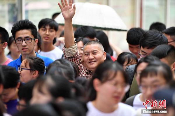 泉州滴滴司机狂飙冲红灯 为出血孕妈妈赢得抢救时刻