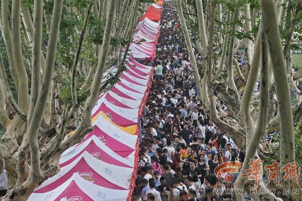 馈赠佳品，喜庆新装！王老吉春节礼盒，献礼美味中国年！