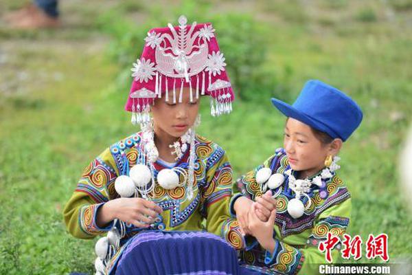 市文化馆展开端午敬老爱老活动