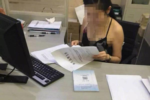 5000人齐唱黄梅戏 发明大世界吉尼斯纪录