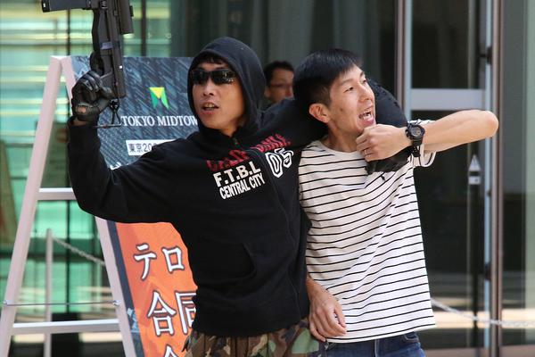 匠心传非遗 助残报桑梓