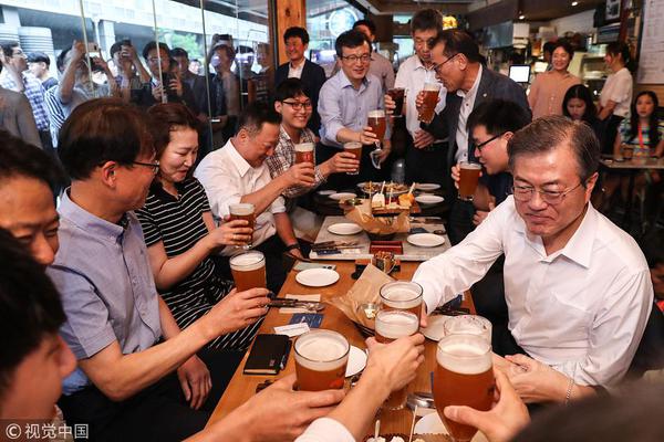 馬斯克：個人機器人將成新寵，但 AI 風險如「魔鬼終結者」