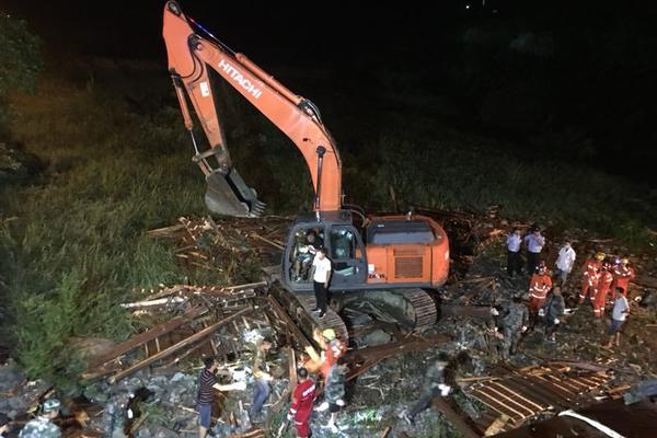 全国400余名钓友垂钓白湖