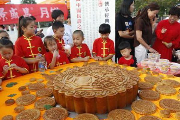 朱卫民小幅油画展展开