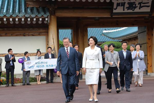 令德堂复合乳酸菌果汁，高品质、好口感，春节热销，市场火爆！