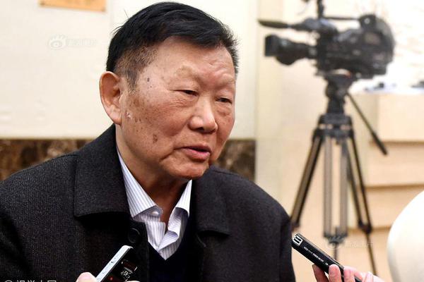 “80后”非遗传承人玩转葫芦雕画18年