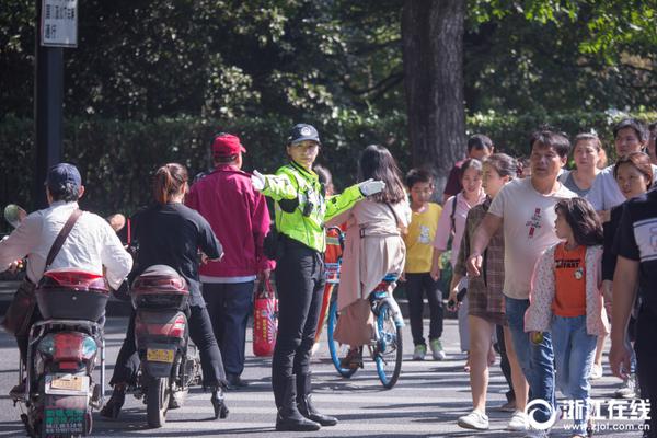 六安黄墩村：送戏下乡　文明惠民