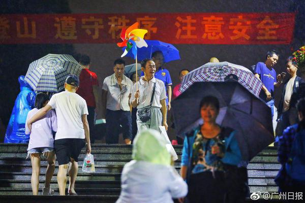举行“敬老爱老从我做起”手抄报展览活动