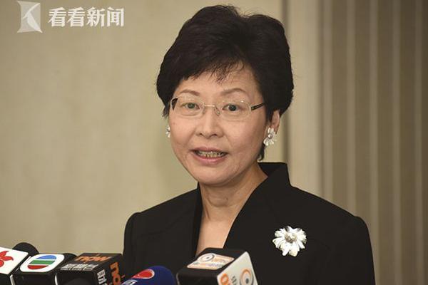 教孩子包粽子 传承民俗文化
