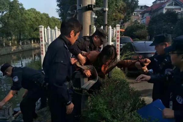 16年火爆送豪礼，6重豪礼助实体！恭贺立创食品签约火爆网！
