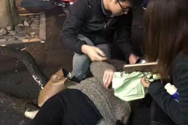 德雨汽水，撩动你的心，定位精准，学校途径热销！