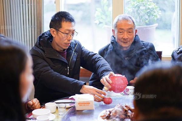 市文化馆展开端午敬老爱老活动