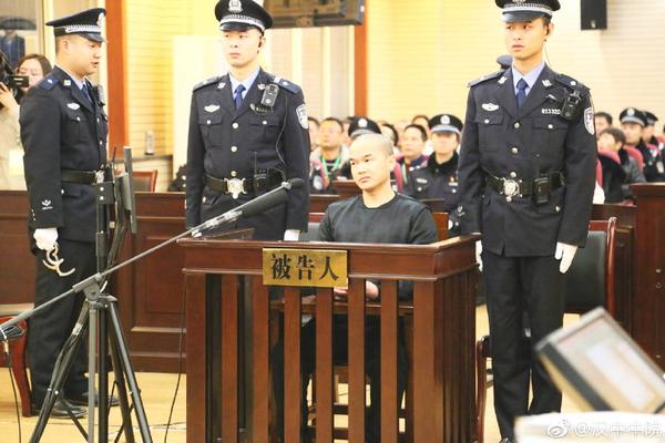 教孩子包粽子 传承民俗文化
