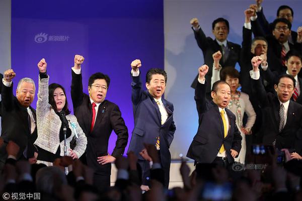 “归来再望黄山——赵龙光、里燕双人展”开幕