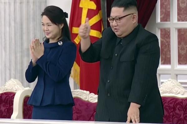 教孩子包粽子 传承民俗文化