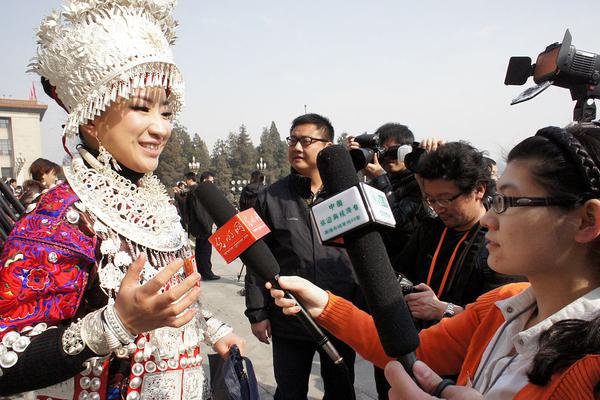 “党的常识”比赛 现场应战答题
