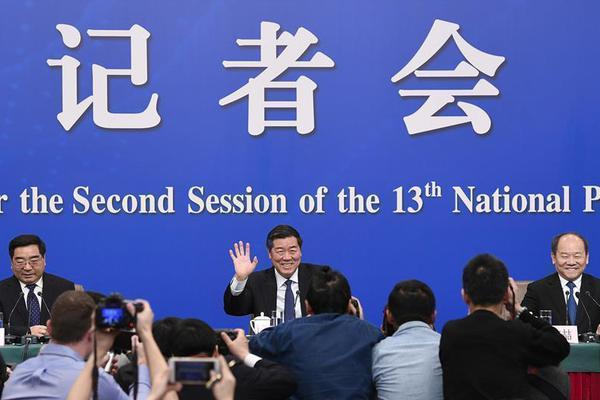 蚌埠专题展现“陶塑雕题纹面人头像”