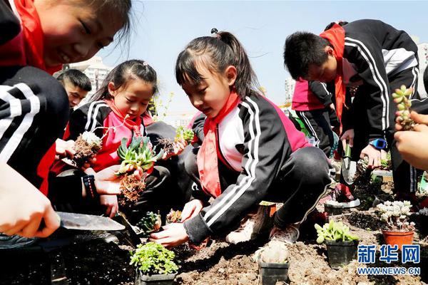 阜阳市约请战斗英雄为师生叙述赤色故事