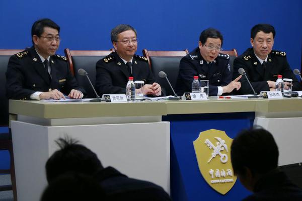 阜南举行“安全用药大讲堂”