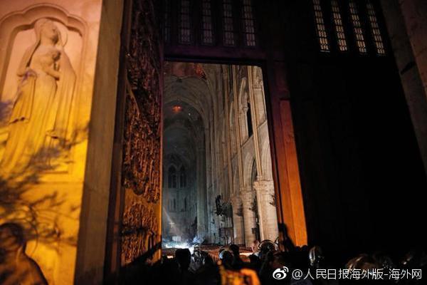 太湖艺校少儿美术作品展展开