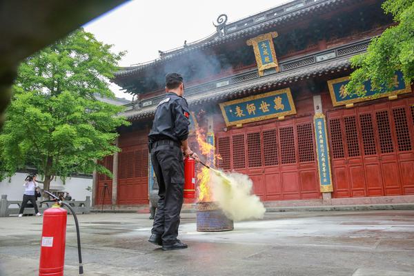 納智捷 n7 車露實測，睡兩個晚上耗多少電？