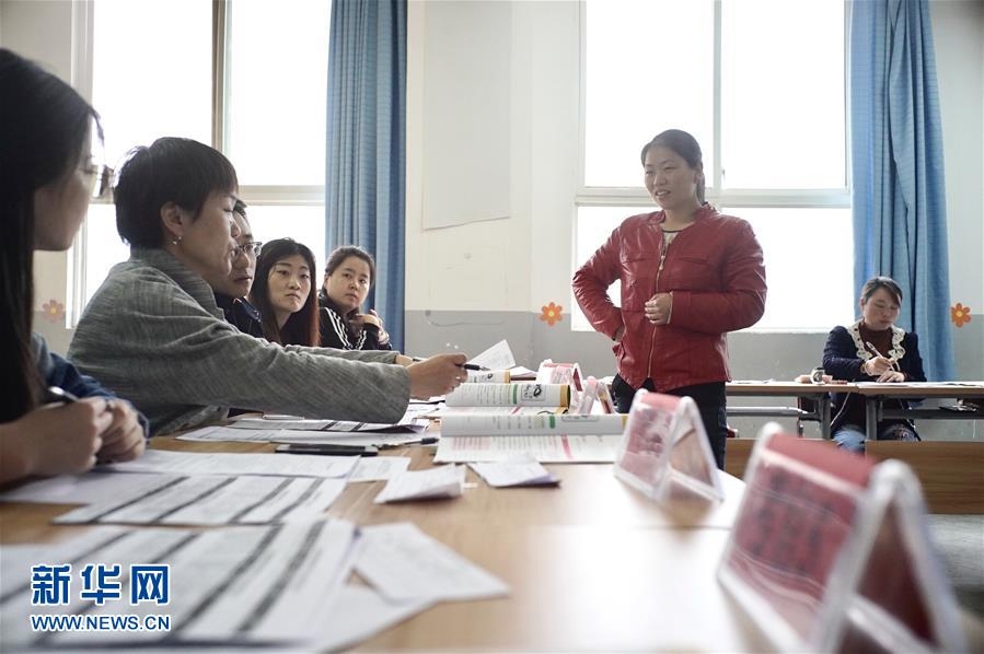 “党的常识”比赛 现场应战答题