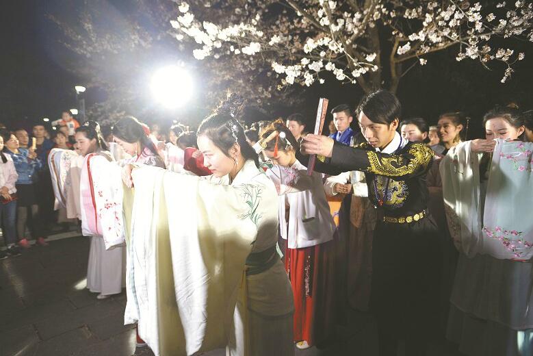 知谷知味携花椒锅巴、麻花布展食交会B420展位，带来“跳唇”酥香体会！