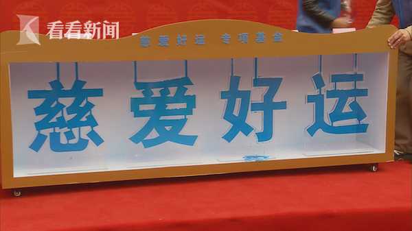留念严凤英95周年诞辰敬献鲜花活动举办