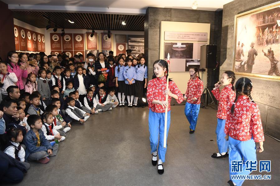百年老讲义展露脸市博物馆